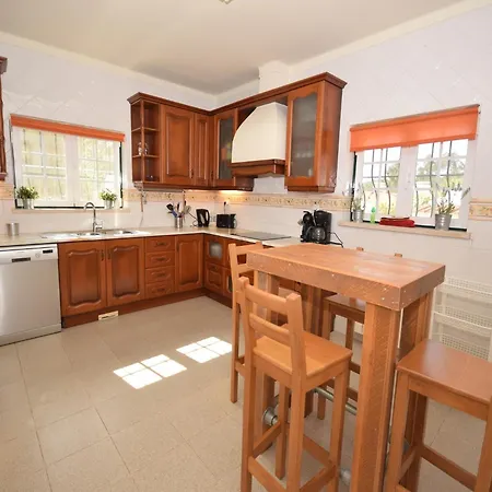 Luxurious In Caldas Da Rainha With Pool, Cleaning Included