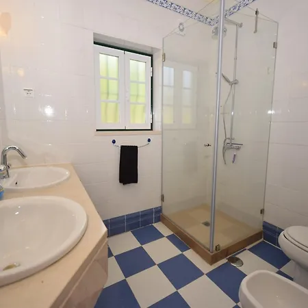 Luxurious In Caldas Da Rainha With Pool, Cleaning Included