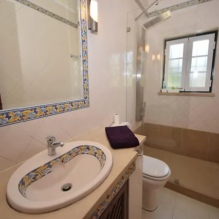 Villa Luxurious In Caldas Da Rainha With Pool, Cleaning Included