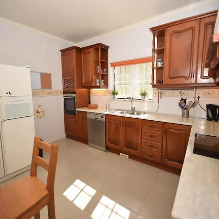 Luxurious In Caldas Da Rainha With Pool, Cleaning Included Villa Salir de Matos